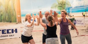 Sätt upp en volleybollturnering på Beach Center för företagets medarbetare