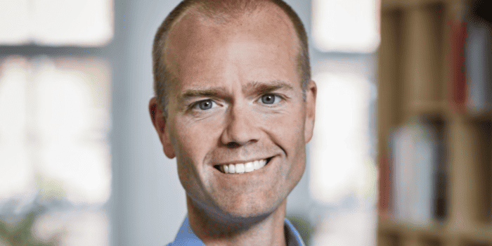 Mattias Lundberg är Leg, Psykolog, Leg Psykoterapeut, Docent i Psykologi vid Umeå Universitet, Författare, Föreläsare och Moderator