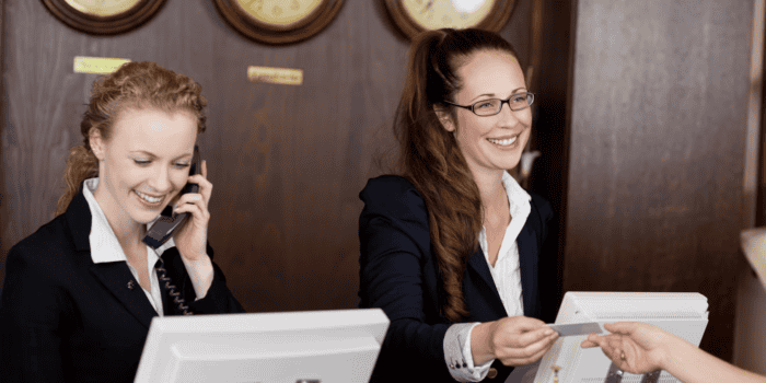 Anställda inom hotell och restaurangbranschen har roligast på jobbet