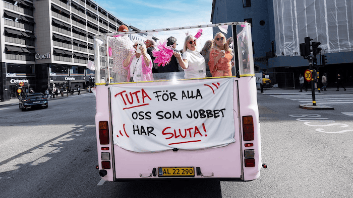 Pensionspremiären ägde rum 28 augusti - med studentflak i centrala Stockholm och fest på Stureplan. Bild från firandet 2025.