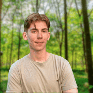 Neo Holgersson, 17 år, får bästa sommarjobbet Passioneffect