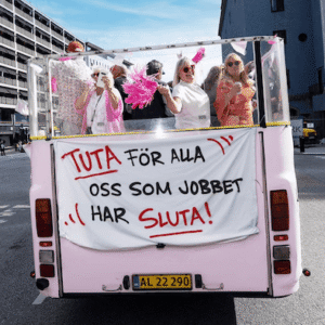Pensionspremiären ägde rum 28 augusti - med studentflak i centrala Stockholm och fest på Stureplan. Bild från firandet 2025.